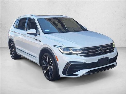 Used 2024 Volkswagen Tiguan SEL R-Line image 3