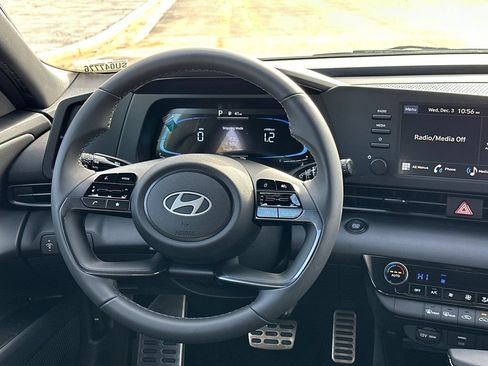 Certified 2025 Hyundai Elantra Sport FWD image 23
