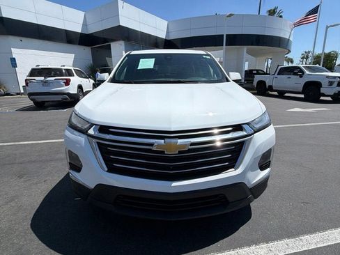 Used 2023 Chevrolet Traverse LT w/ Rear Camera Mirror Package AWD/4WD image 2