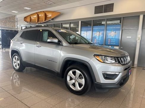 Used 2021 Jeep Compass Latitude w/ Driver Assistance Group FWD image 2