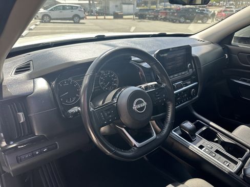 Used 2022 Nissan Pathfinder SV w/ SV Premium Package FWD image 19