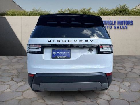Used 2018 Land Rover Discovery SE image 4