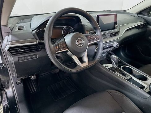 Used 2024 Nissan Altima 2.5 SV FWD image 9