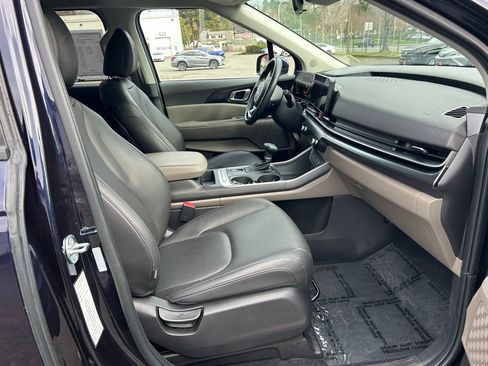 Used 2025 Kia Carnival image 14