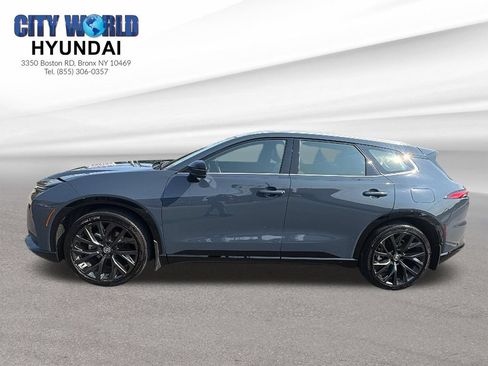 Used 2025 Toyota Crown Signia w/ Advanced Technology Package AWD/4WD image 2