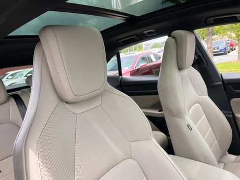 Used 2025 Porsche Macan Electric w/ Premium Package RWD image 34