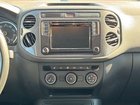 Used 2017 Volkswagen Tiguan S image 16
