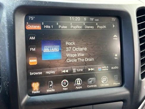 Used 2017 Jeep Cherokee Trailhawk AWD/4WD image 15