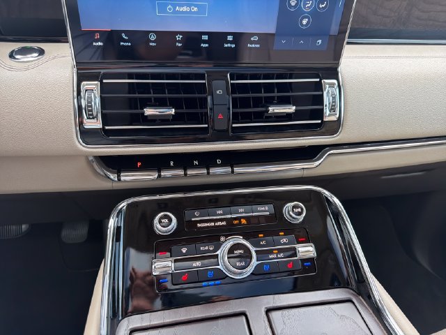 Certified 2024 Lincoln Navigator Reserve AWD/4WD image 20