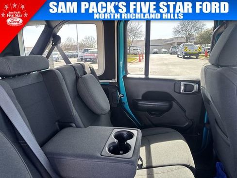 Used 2024 Jeep Wrangler Unlimited w/ Convenience Group image 16