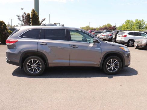 Used 2017 Toyota Highlander XLE AWD/4WD image 4