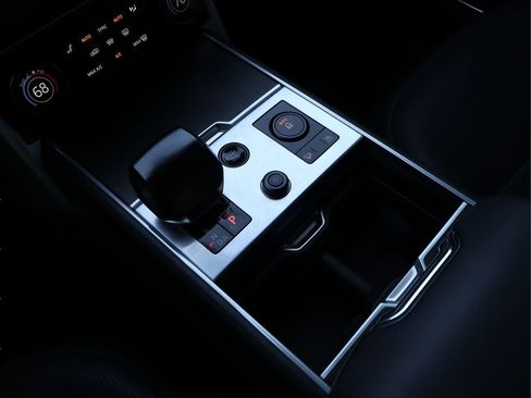 Certified 2023 Land Rover Range Rover SV image 16