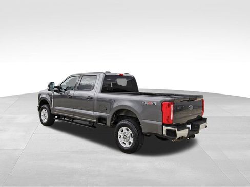 Used 2025 Ford F250 XLT image 3
