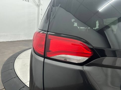 Used 2018 Chrysler Pacifica Touring-L Plus w/ Advanced Safetytec Group FWD image 12