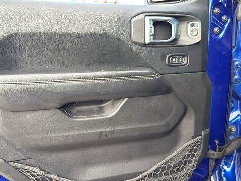 Used 2018 Jeep Wrangler Unlimited Sahara AWD/4WD image 19