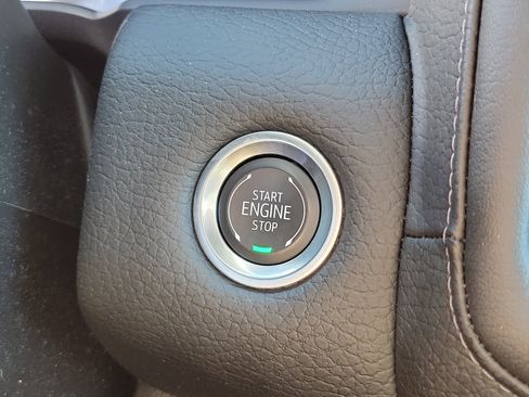 Used 2024 GMC Yukon XL Denali image 31