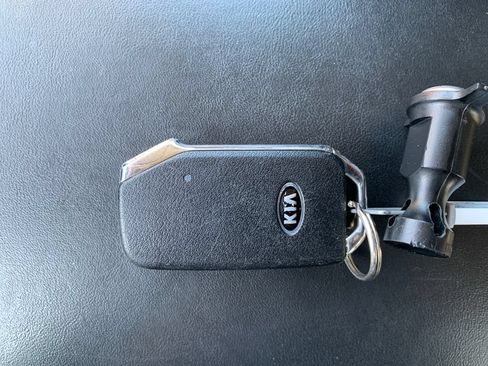 Used 2020 Kia Telluride LX AWD/4WD image 30