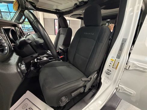 Used 2018 Jeep Wrangler Unlimited Sahara w/ Uconnect 4C Nav & Sound Group AWD/4WD image 7