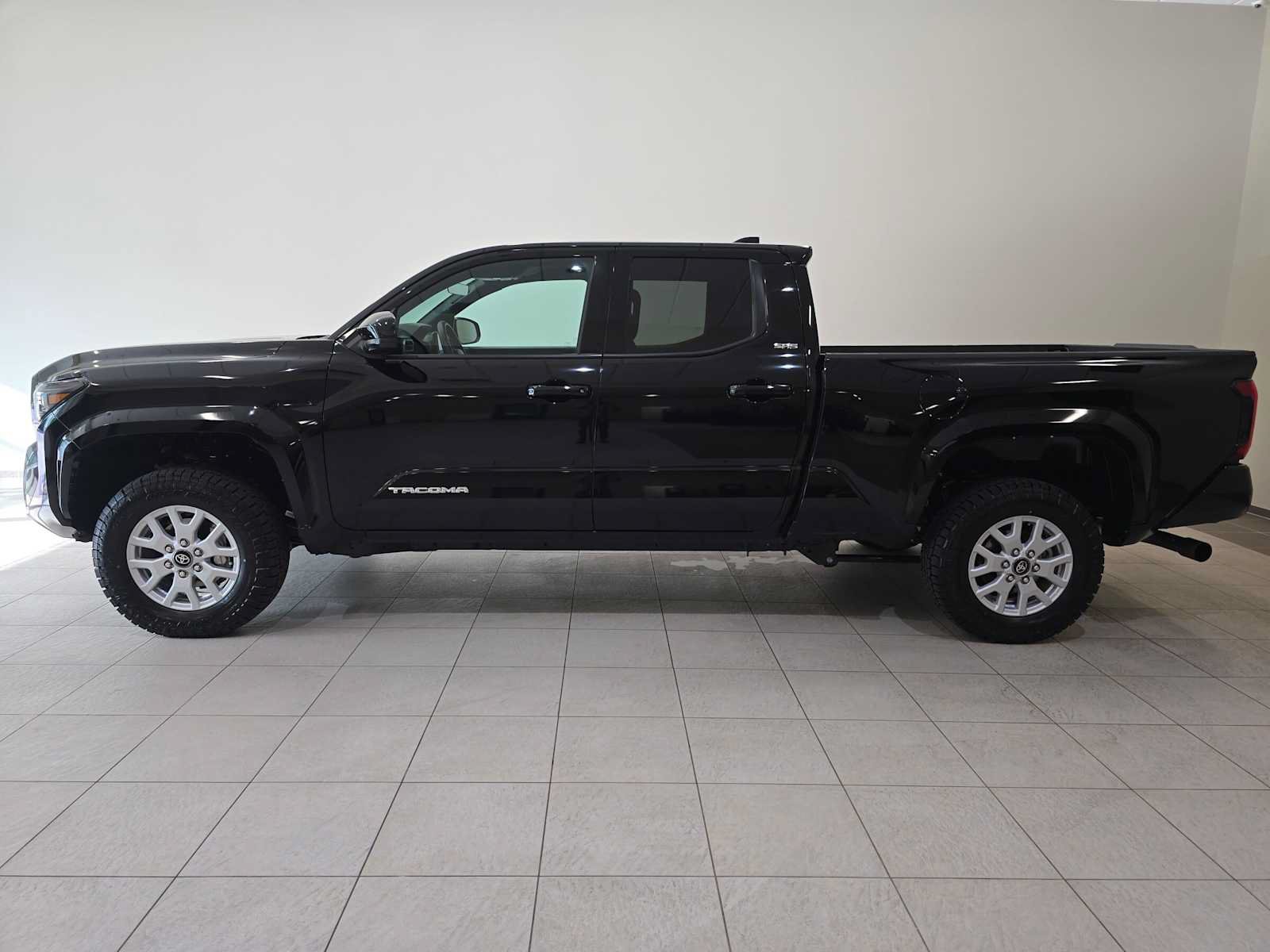 Certified 2026 Toyota Tacoma SR5 AWD/4WD image 3