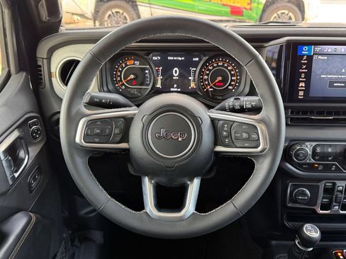 Used 2025 Jeep Wrangler Unlimited Sahara AWD/4WD image 28