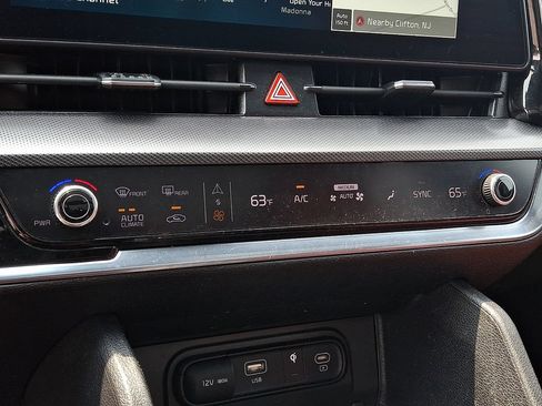 Certified 2025 Kia Sportage SX AWD/4WD image 17