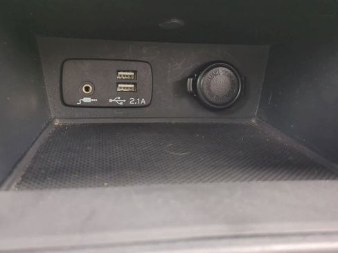 Used 2023 Subaru Crosstrek 2.0i Premium image 32