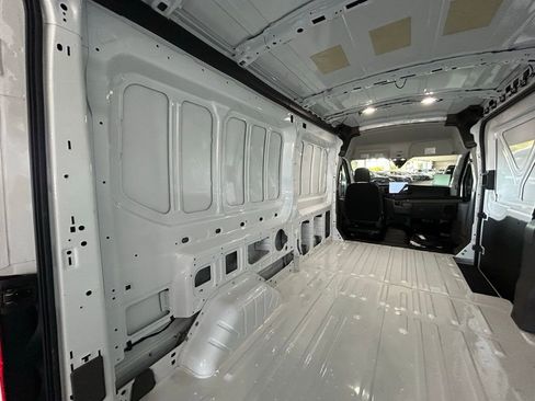 Used 2024 Ford E-Transit Base image 13