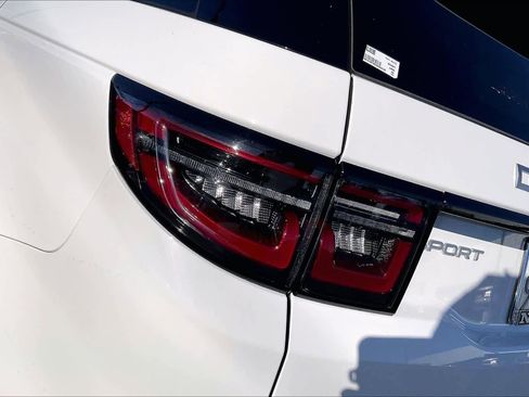 Used 2025 Land Rover Discovery Sport S image 31
