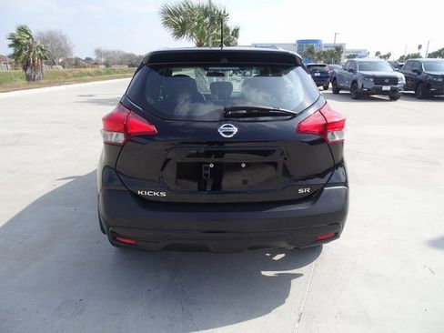 Used 2019 Nissan Kicks SR image 5