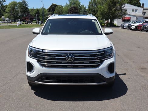 Used 2024 Volkswagen Atlas SEL AWD/4WD image 2