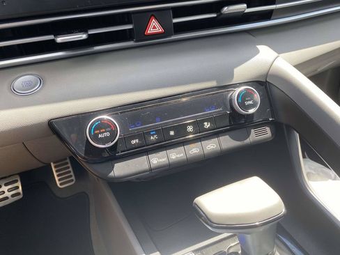 Certified 2025 Hyundai Elantra Sport FWD image 23