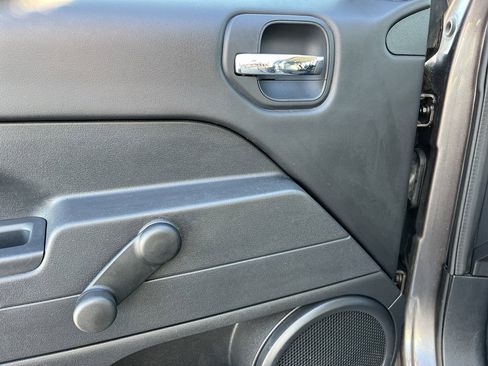 Used 2016 Jeep Patriot Sport image 20