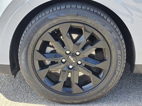Used 2023 Kia Carnival SX Prestige FWD image 10