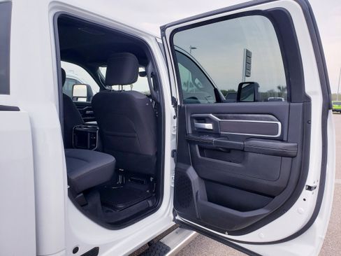 Used 2024 RAM 2500 Big Horn w/ Sport Appearance Package image 16