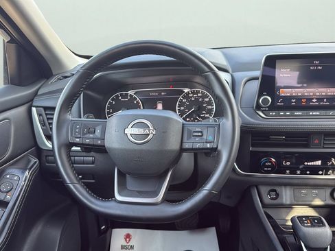 Used 2025 Nissan Rogue SV FWD image 13