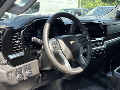 Used 2023 Chevrolet Silverado 1500 LT AWD/4WD image 16