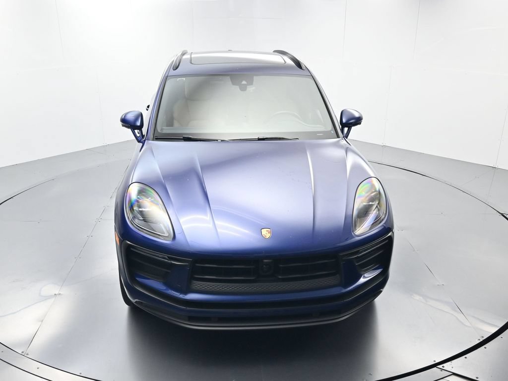 Certified 2025 Porsche Macan AWD/4WD image 42