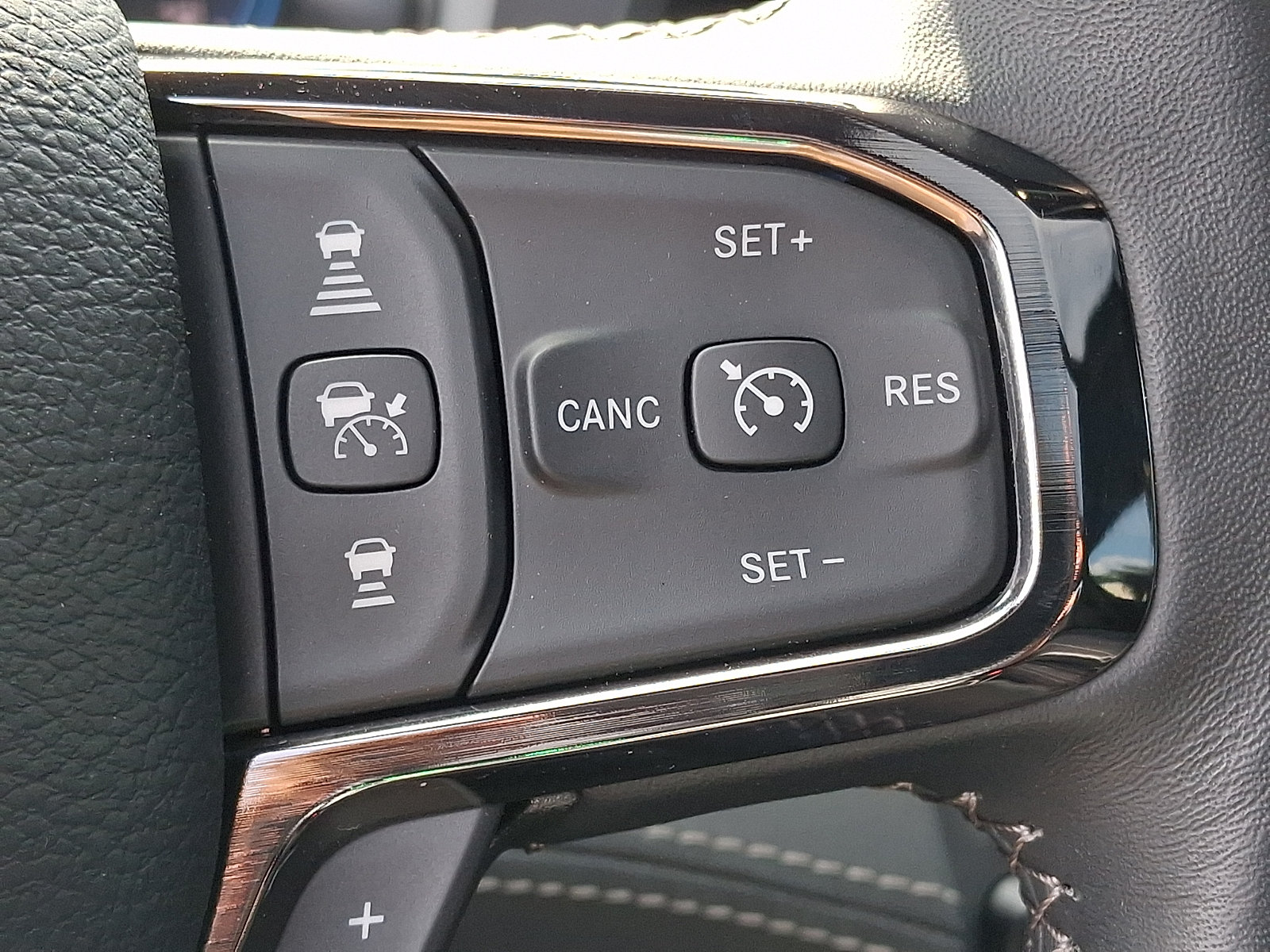 Used 2024 RAM 1500 Limited AWD/4WD image 21