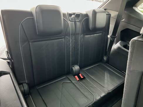 Used 2024 Volkswagen Tiguan SE R-Line image 30