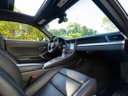 Used 2017 Porsche 911 Carrera RWD image 8