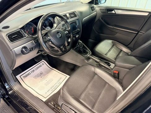 Used 2016 Volkswagen Jetta SE FWD image 6
