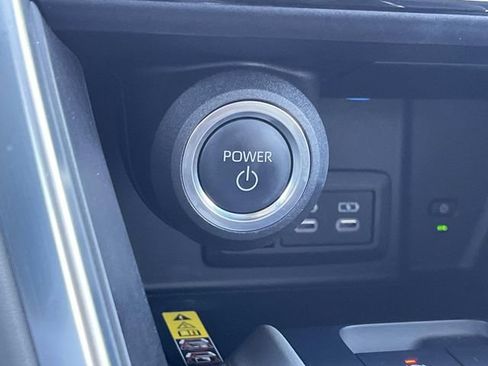 Used 2024 Toyota Venza LE image 32