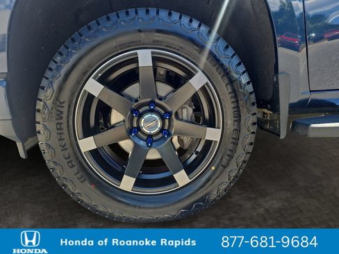 Used 2019 Chevrolet Silverado 1500 High Country w/ Technology Package AWD/4WD image 9