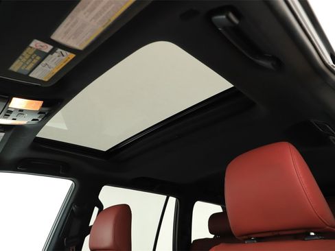 Used 2021 Lexus GX 460 Premium w/ Premium Package image 26