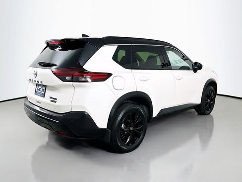 Used 2023 Nissan Rogue SV w/ SV Premium B Package image 8