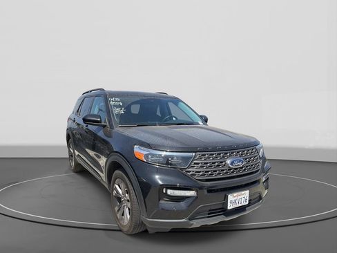 Used 2023 Ford Explorer XLT w/ Equipment Group 202A AWD/4WD image 6