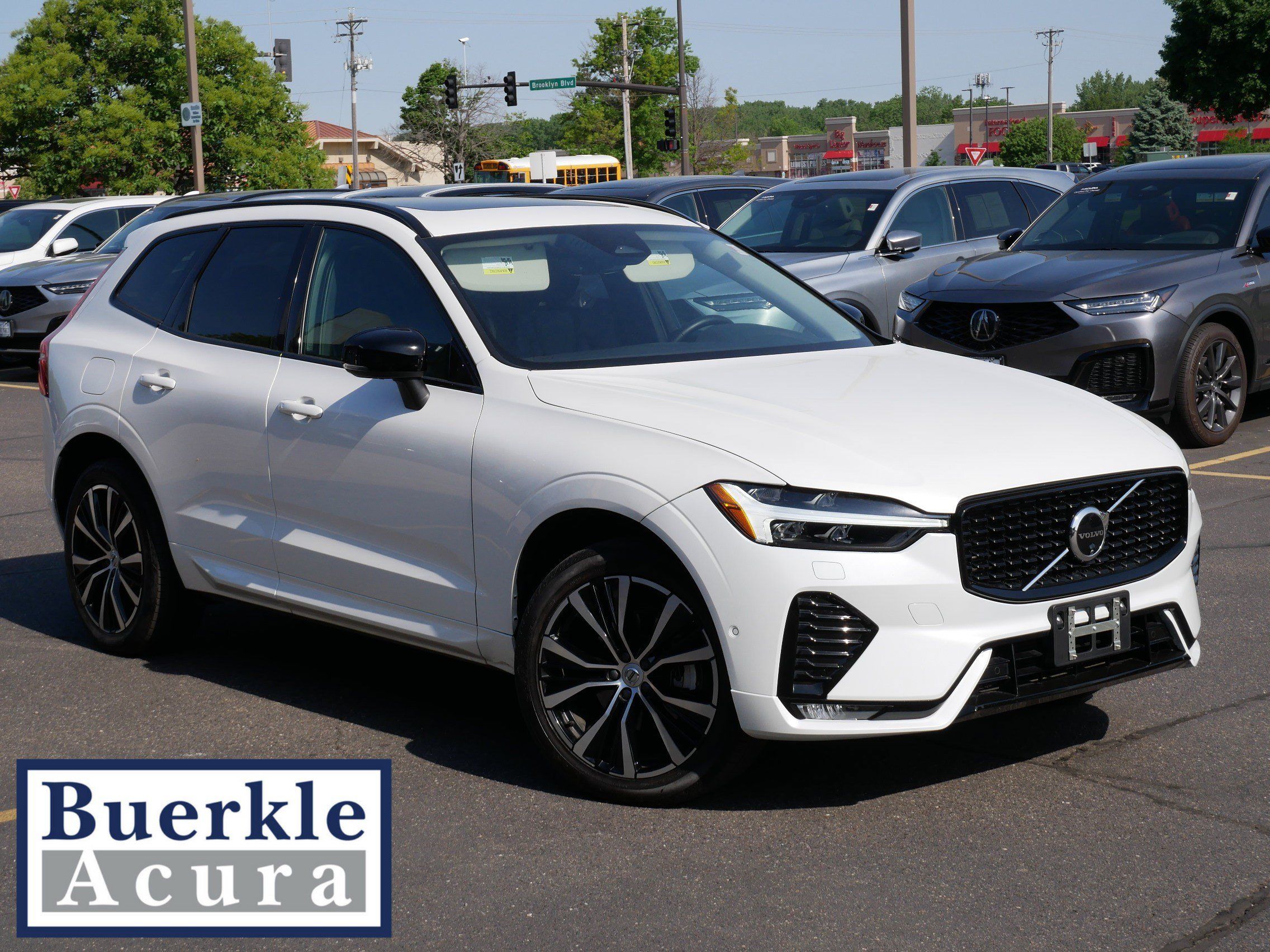 Used 2025 Volvo XC60 B5 Plus AWD/4WD image 1