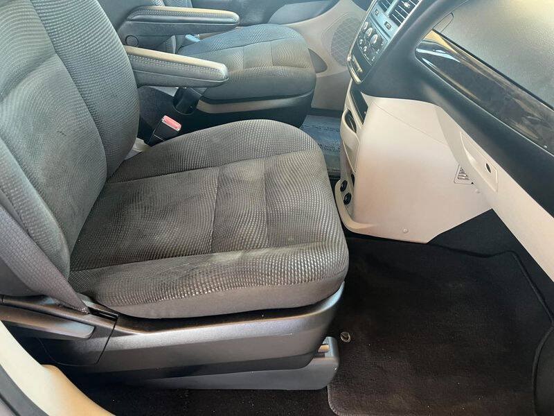 Used 2020 Dodge Grand Caravan SE w/ UConnect Hands-Free Group FWD image 29
