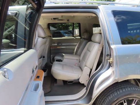 Used 2007 Chrysler Aspen Limited image 12