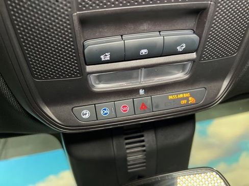 Used 2025 Chevrolet Traverse LT w/ Sun and Wheel Package image 41